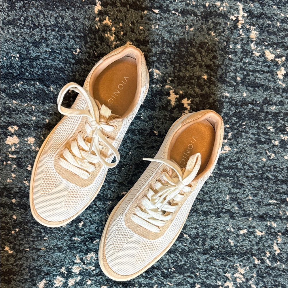 Vionic Women's Cream Mesh Sneakers